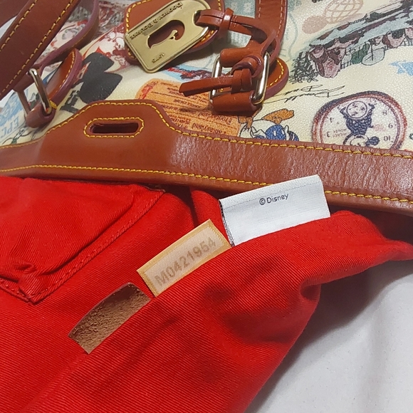 DOONEY &BOURKE WALT DISNEY WORLD 40 YEARS ANNIVERSARY TOTE BAG - Picture 8 of 11